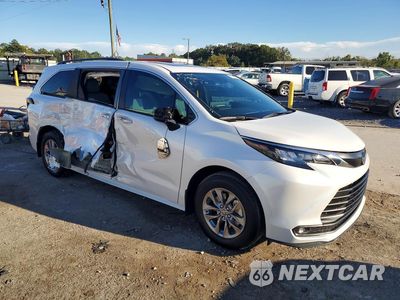 Czwarte zdjęcie samochodu z boku: 2025 TOYOTA SIENNA XLE 8-PASSENGER VIN:5TDYRKEC3SS251814 - miniatura