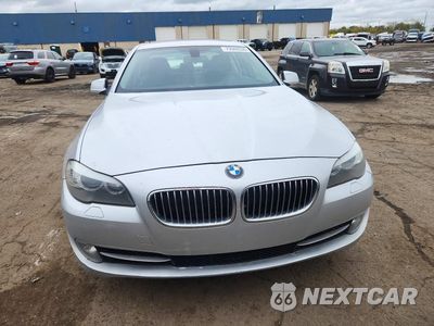 Piąte zdjęcie samochodu w środku: 2013 BMW 528 XI VIN:WBAXH5C5XDD109797 - miniatura