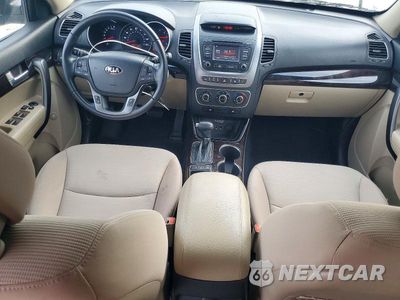 Zdjęcie 8 z 13 samochodu: 2014 KIA SORENTO LX VIN:5XYKT4A62EG509714 - miniatura