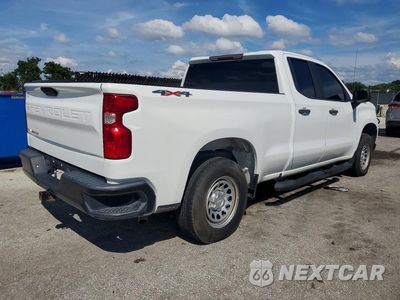 Trzecie zdjęcie samochodu z tyłu: 2020 CHEVROLET SILVERADO K1500 VIN:1GCRYAEH3LZ131976 - miniatura