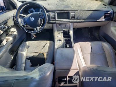 Zdjęcie 8 z 12 samochodu: 2010 JAGUAR XF PREMIUM VIN:SAJWA0GB1ALR56250 - miniatura