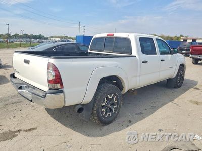 Trzecie zdjęcie samochodu z tyłu: 2011 TOYOTA TACOMA DOUBLE CAB LONG BED VIN:5TFMU4FN1BX003435 - miniatura