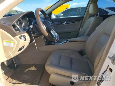Zdjęcie 7 z 12 samochodu: 2013 MERCEDES-BENZ C 250 VIN:WDDGF4HBXDA864540 - miniatura