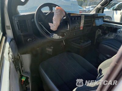 Zdjęcie 8 z 14 samochodu: 2025 CHEVROLET EXPRESS G2500 VIN:1GCWGAFP4S1196067 - miniatura