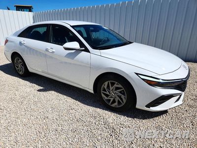 Czwarte zdjęcie samochodu z boku: 2024 HYUNDAI ELANTRA SEL VIN:KMHLM4DG4RU770283 - miniatura