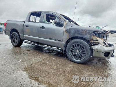 Czwarte zdjęcie samochodu z boku: 2018 NISSAN TITAN SV VIN:1N6AA1E62JN530489 - miniatura