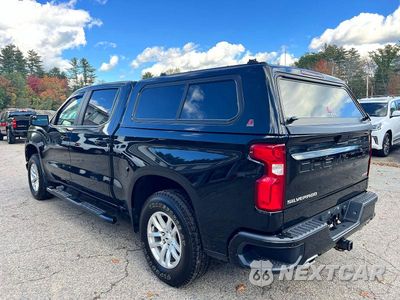 Trzecie zdjęcie samochodu z tyłu: 2020 CHEVROLET SILVERADO K1500 RST VIN:3GCUYEET3LG186031 - miniatura