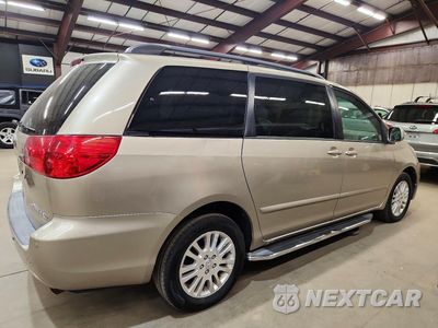 Trzecie zdjęcie samochodu z tyłu: 2008 TOYOTA SIENNA XLE VIN:5TDBK22C28S013332 - miniatura