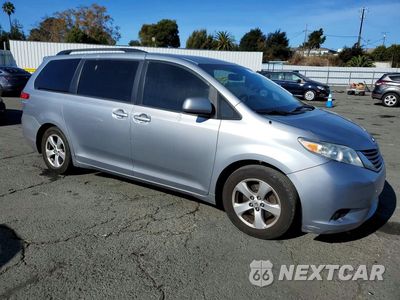 Czwarte zdjęcie samochodu z boku: 2014 TOYOTA SIENNA LE VIN:5TDKK3DC2ES455378 - miniatura