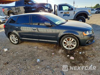 Czwarte zdjęcie samochodu z boku: 2013 AUDI A3 PREMIUM VIN:WAUBEAFM2DA021696 - miniatura