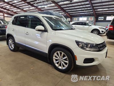 Czwarte zdjęcie samochodu z boku: 2017 VOLKSWAGEN TIGUAN WOLFSBURG VIN:WVGSV7AXXHW503246 - miniatura