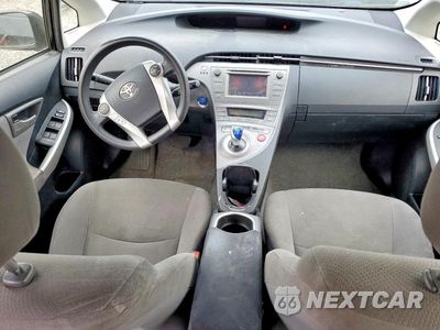 Zdjęcie 8 z 14 samochodu: 2014 TOYOTA PRIUS TWO VIN:JTDKN3DU9E0361601 - miniatura