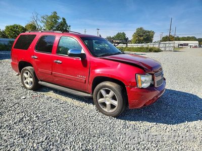 Czwarte zdjęcie samochodu z boku: 2013 CHEVROLET TAHOE K1500 LT VIN:1GNSKBE04DR185881 - miniatura