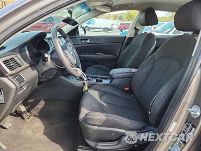 Zdjęcie 7 z 12 samochodu: 2017 KIA OPTIMA LX VIN:5XXGT4L31HG146193 - miniatura