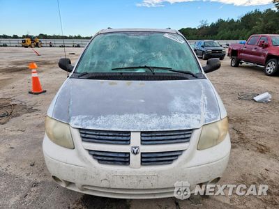 Piąte zdjęcie samochodu w środku: 2005 DODGE GRAND CARAVAN SXT VIN:2D4GP44L35R382661 - miniatura