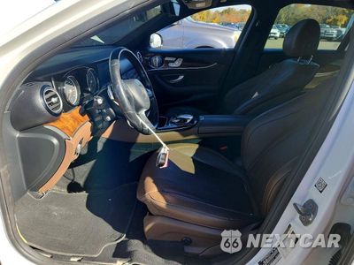Zdjęcie 7 z 12 samochodu: 2017 MERCEDES-BENZ E 300 4MATIC VIN:WDDZF4KB4HA097016 - miniatura