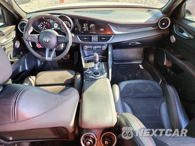 Zdjęcie 8 z 12 samochodu: 2019 ALFA ROMEO GIULIA QUADRIFOGLIO VIN:ZARFAMEV1K7616129 - miniatura