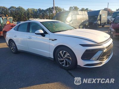Czwarte zdjęcie samochodu z boku: 2026 HYUNDAI SONATA HYBRID BLUE VIN:KMHL24JJ6TA178933 - miniatura