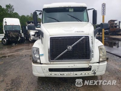 Piąte zdjęcie samochodu w środku: 2018 VOLVO VNL SEMI TRUCK VIN:4V4NC9EH9JN895531 - miniatura