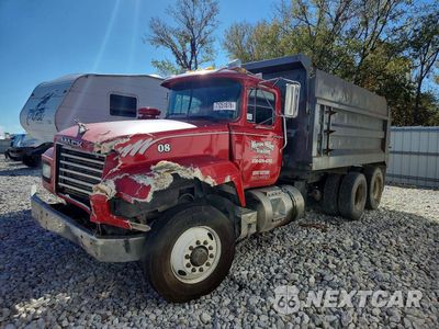 2001 MACK RB688S DUMP TRUCK 1M2P324C11M060686 - główne zdjęcie licytacji z USA - miniatura