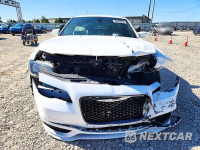Piąte zdjęcie samochodu w środku: 2019 CHRYSLER 300 S VIN:2C3CCABT6KH704935 - miniatura