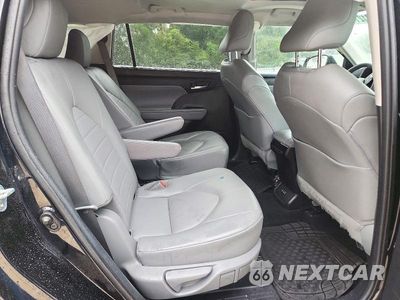 Zdjęcie 11 z 13 samochodu: 2022 TOYOTA HIGHLANDER XLE VIN:5TDGZRAH6NS140815 - miniatura