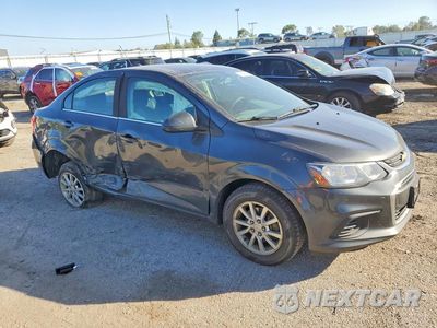 Czwarte zdjęcie samochodu z boku: 2017 CHEVROLET SONIC LT VIN:1G1JD5SH2H4121988 - miniatura