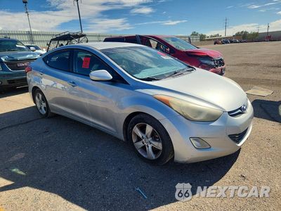 Czwarte zdjęcie samochodu z boku: 2013 HYUNDAI ELANTRA GLS VIN:5NPDH4AE8DH337584 - miniatura
