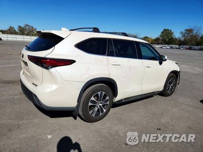 Trzecie zdjęcie samochodu z tyłu: 2021 TOYOTA HIGHLANDER XLE VIN:5TDGZRBH4MS135092 - miniatura