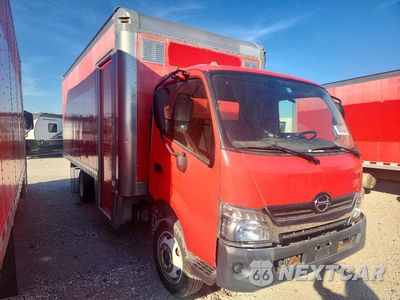 Czwarte zdjęcie samochodu z boku: 2018 HINO 195 BOX TRUCK VIN:JHHSDM2H6JK006346 - miniatura
