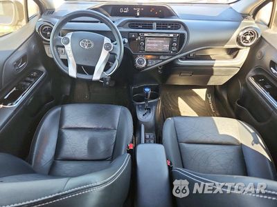 Zdjęcie 8 z 12 samochodu: 2016 TOYOTA PRIUS C FOUR VIN:JTDKDTB37G1116354 - miniatura
