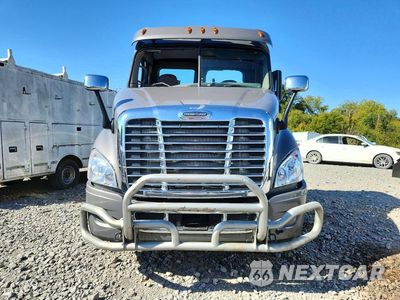 Piąte zdjęcie samochodu w środku: 2016 FREIGHTLINER CASCADIA 1 VIN:3AKJGBDV1GDGX8707 - miniatura