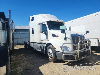 Czwarte zdjęcie samochodu z boku: 2021 PETERBILT 579 SEMI TRUCK VIN:1XPBDP9X5MD741845 - miniatura