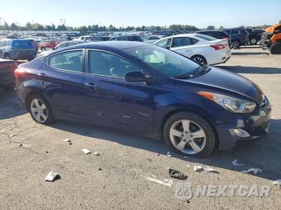 Czwarte zdjęcie samochodu z boku: 2013 HYUNDAI ELANTRA GLS VIN:5NPDH4AE2DH410481 - miniatura