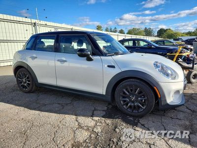 Czwarte zdjęcie samochodu z boku: 2019 MINI COOPER VIN:WMWXU1C50K2L24439 - miniatura