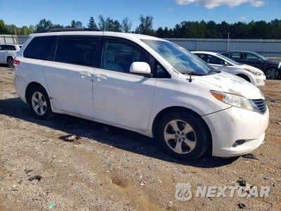 Czwarte zdjęcie samochodu z boku: 2014 TOYOTA SIENNA LE VIN:5TDKK3DC7ES464190 - miniatura