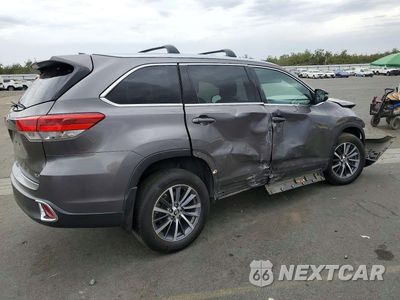 Trzecie zdjęcie samochodu z tyłu: 2018 TOYOTA HIGHLANDER XLE VIN:5TDKZRFH6JS528690 - miniatura