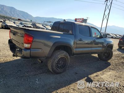 Trzecie zdjęcie samochodu z tyłu: 2016 TOYOTA TACOMA TRD OFF-ROAD VIN:3TMCZ5AN6GM014227 - miniatura