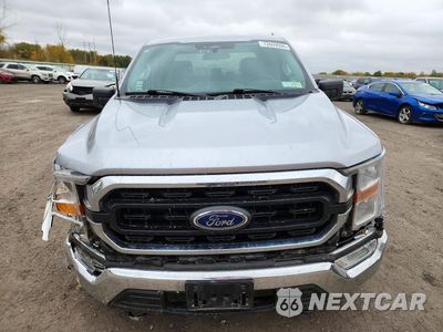 Piąte zdjęcie samochodu w środku: 2022 FORD F150 SUPERCREW VIN:1FTFW1E53NFC04797 - miniatura