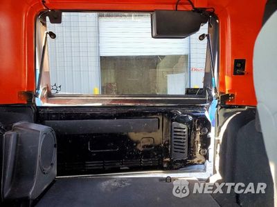 Zdjęcie 10 z 13 samochodu: 2010 JEEP WRANGLER SAHARA VIN:1J4GA5D16AL181403 - miniatura