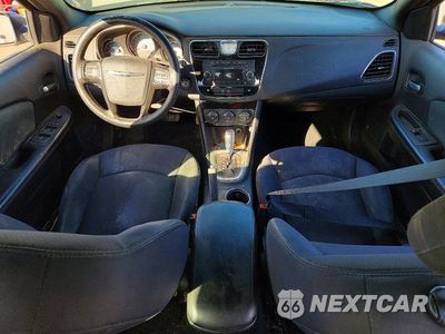 Zdjęcie 8 z 12 samochodu: 2012 CHRYSLER 200 LX VIN:1C3CCBAB5CN223047 - miniatura