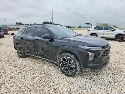 Czwarte zdjęcie samochodu z boku: 2025 CHEVROLET TRAX 2RS VIN:KL77LJEP9SC036348 - miniatura
