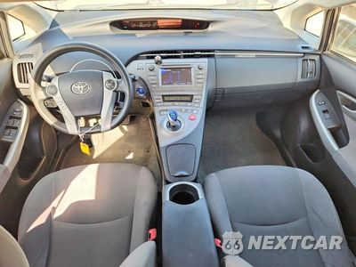 Zdjęcie 8 z 12 samochodu: 2013 TOYOTA PRIUS TWO VIN:JTDKN3DU1D1690432 - miniatura