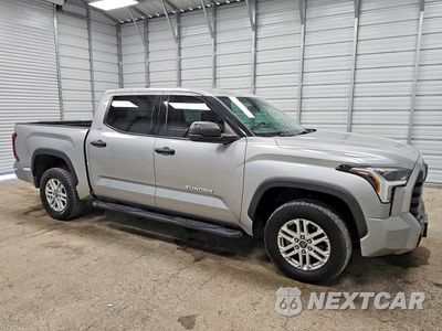 Czwarte zdjęcie samochodu z boku: 2023 TOYOTA TUNDRA SR5 VIN:5TFLA5DBXPX058234 - miniatura