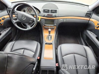 Zdjęcie 8 z 12 samochodu: 2008 MERCEDES-BENZ E 350 VIN:WDBUF56X18B308004 - miniatura