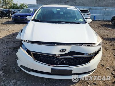 Piąte zdjęcie samochodu w środku: 2017 KIA FORTE5 LX VIN:KNAFK5A84H5702081 - miniatura