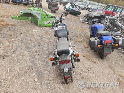 Czwarte zdjęcie samochodu z boku: 1987 HONDA VF700 C VIN:JH2RC2110HM300487 - miniatura