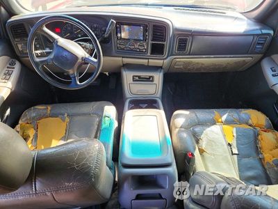 Zdjęcie 8 z 13 samochodu: 2000 CHEVROLET SUBURBAN C1500 VIN:3GNEC16T3YG164314 - miniatura