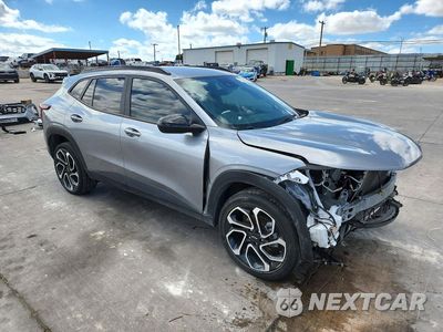 Czwarte zdjęcie samochodu z boku: 2025 CHEVROLET TRAX 2RS VIN:KL77LJEP8SC066084 - miniatura