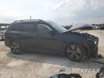 Czwarte zdjęcie samochodu z boku: 2026 BMW X7 M60I VIN:5UX33EM00T9024342 - miniatura